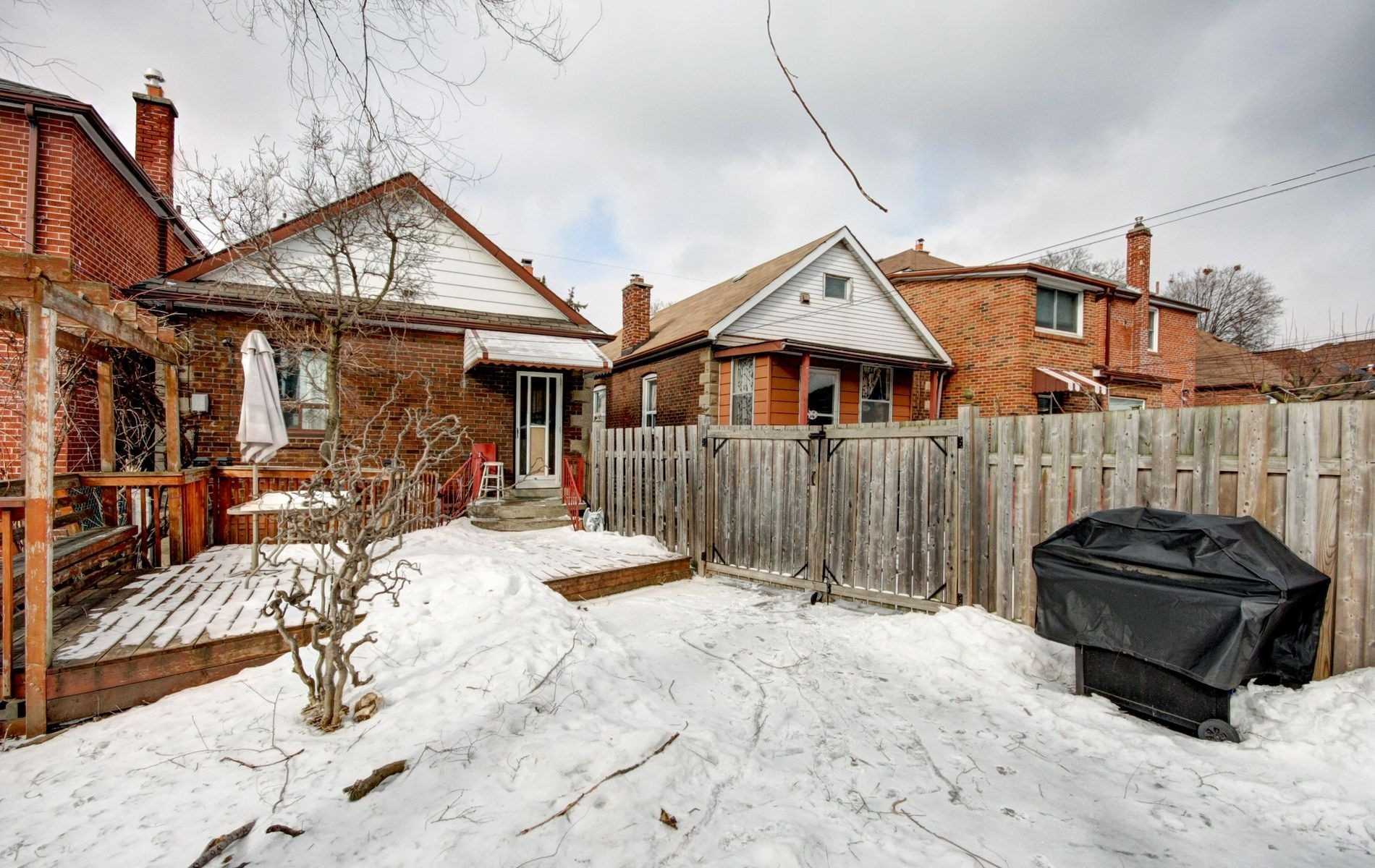 35 Livingstone Ave, Briar Hill Belgravia, Toronto Price, Warnings, Schools Toronto Real