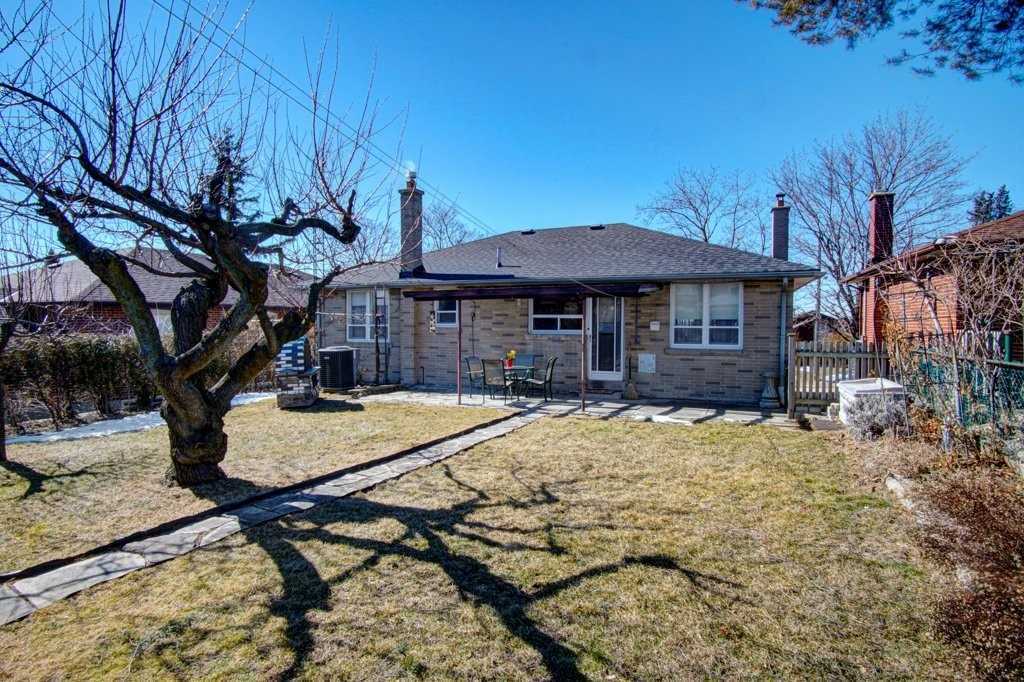 43 Lexfield Ave, Downsview, Toronto | Move Smartly